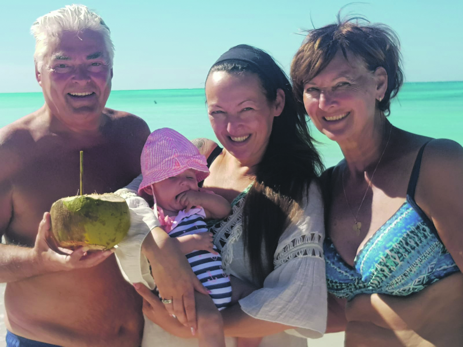 Familie Visser op het strand van Cuba